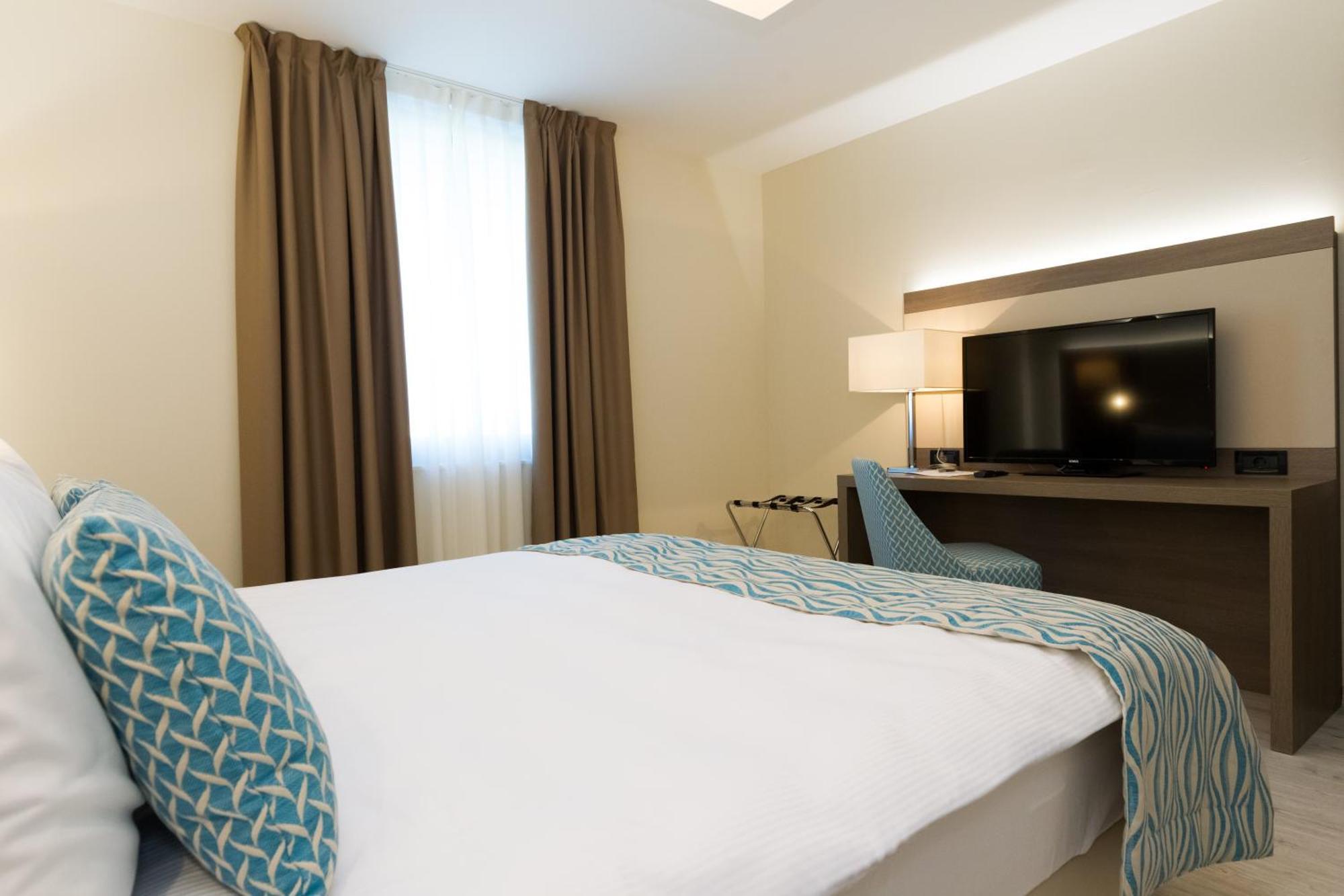 Hotel بيتريتْشاني الغرفة الصورة