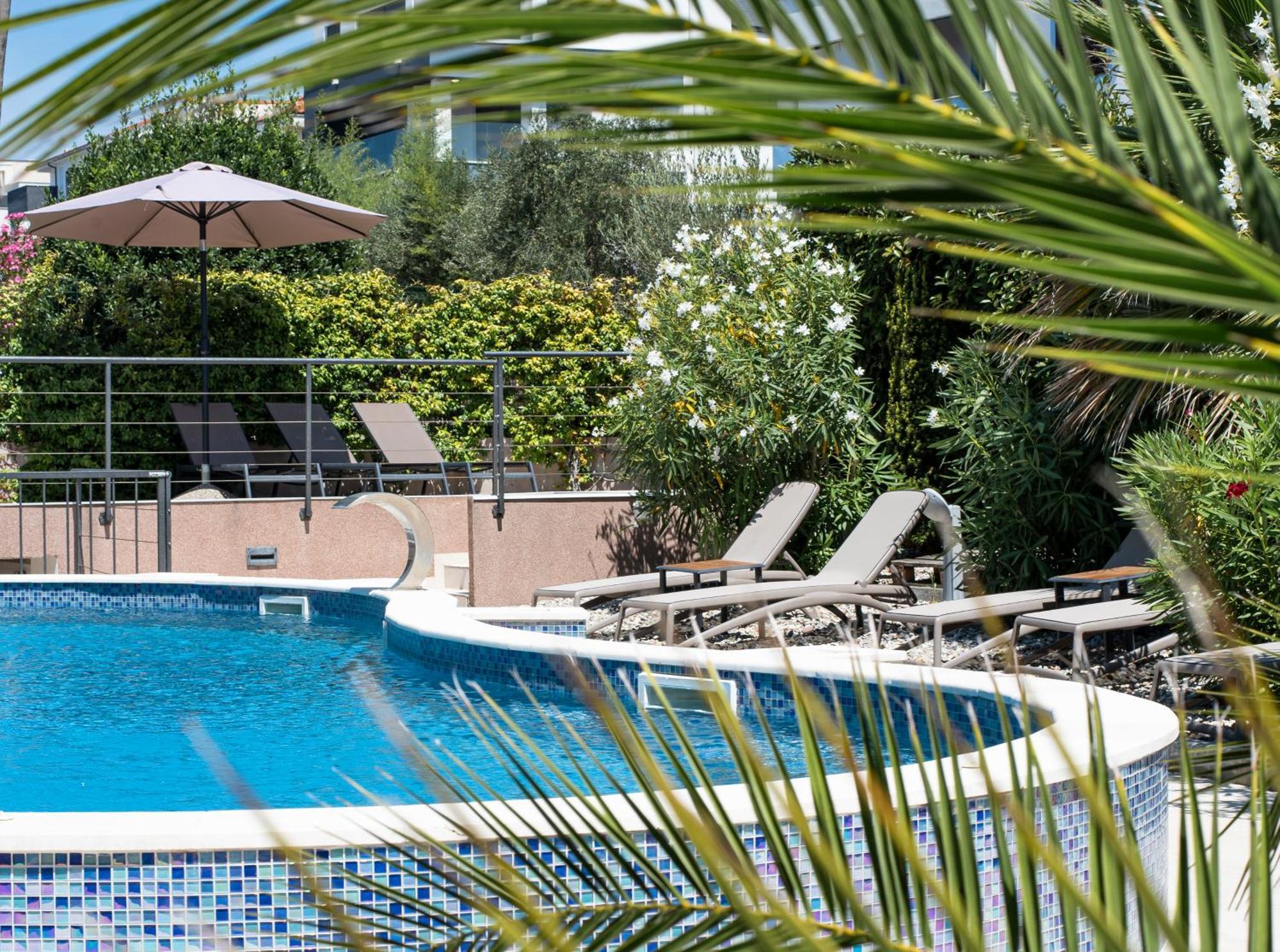 Hotel بيتريتْشاني المظهر الخارجي الصورة