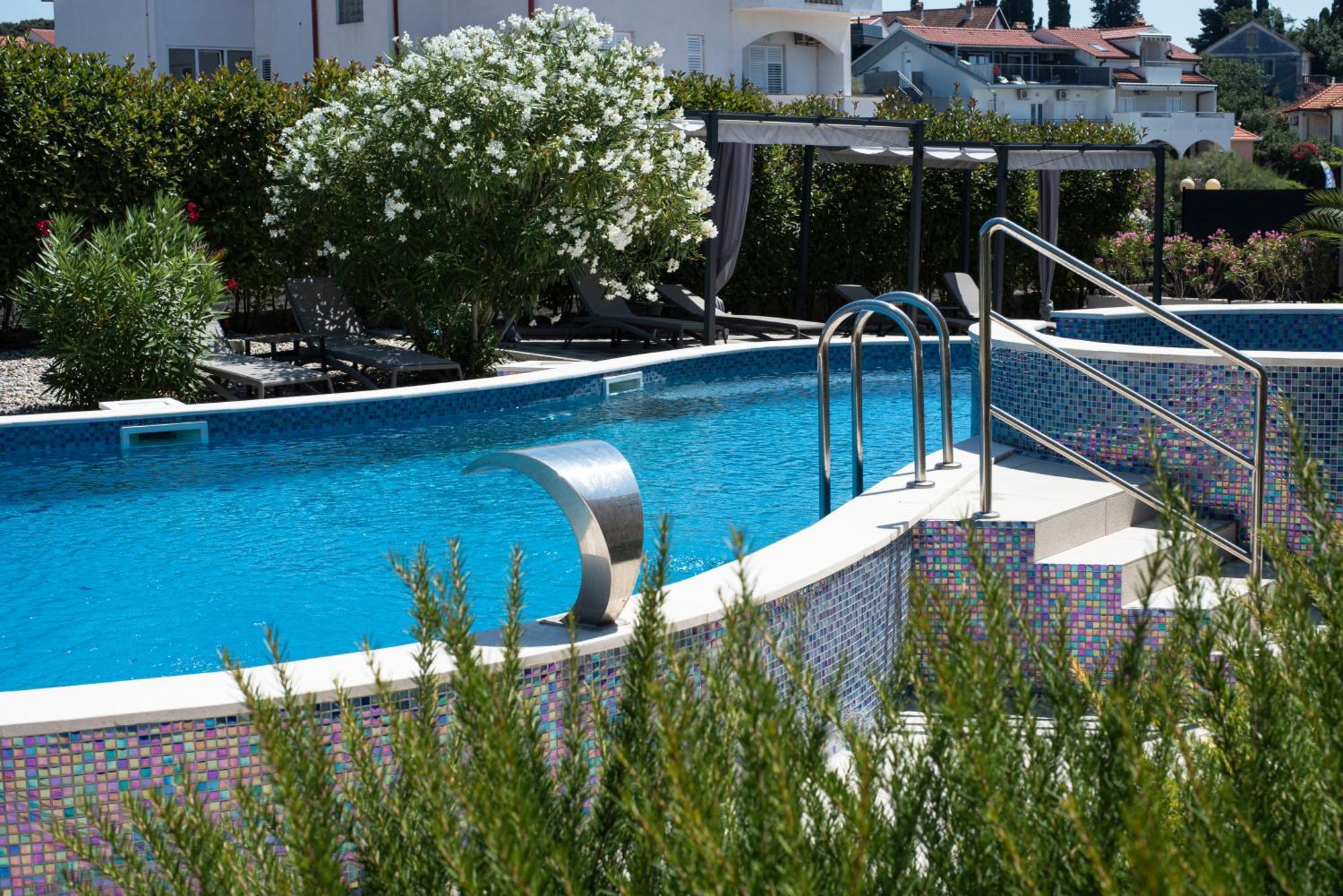 Hotel بيتريتْشاني المظهر الخارجي الصورة